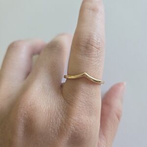 Elegant Gold Tone Chevron Ring Size 7 New